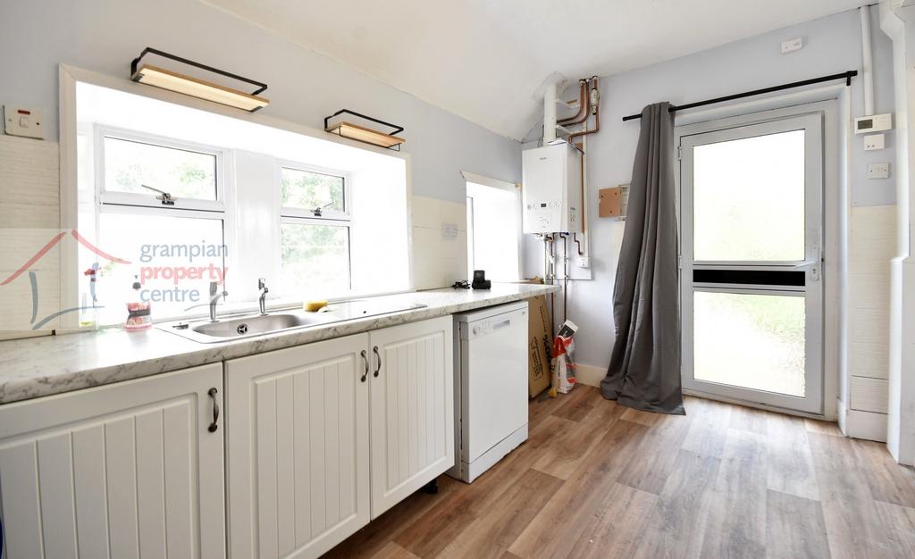 Kitchen 2 .JPG