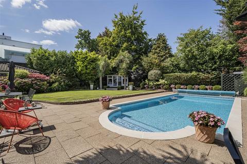 undefined, Genesee, Arkley Village, Barnet, EN5