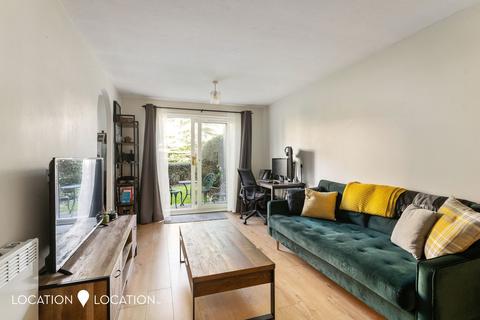 193 Riverside Close, London, E5 9SU