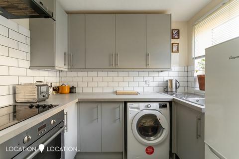 193 Riverside Close, London, E5 9SU