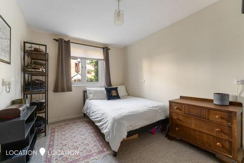 193 Riverside Close, London, E5 9SU