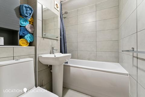 193 Riverside Close, London, E5 9SU
