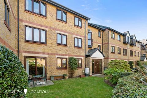 193 Riverside Close, London, E5 9SU