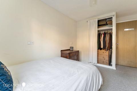 193 Riverside Close, London, E5 9SU