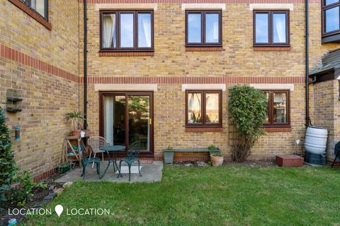 193 Riverside Close, London, E5 9SU