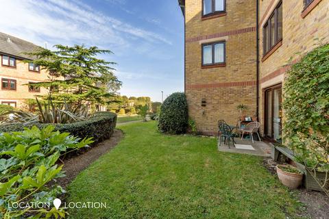 193 Riverside Close, London, E5 9SU