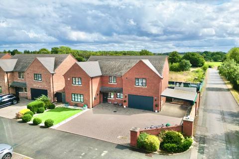 Lakesedge, Stone, ST15