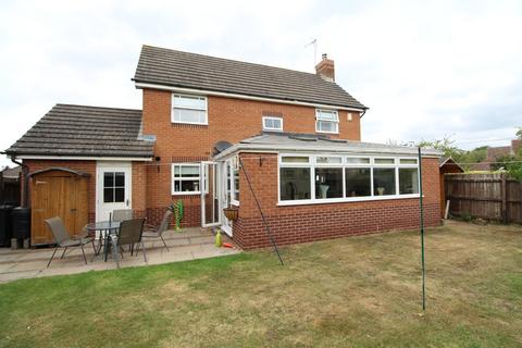 28 Azalea Close, Lutterworth, LE17 4FR