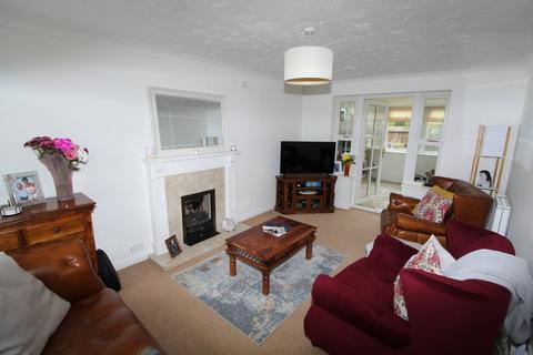28 Azalea Close, Lutterworth, LE17 4FR