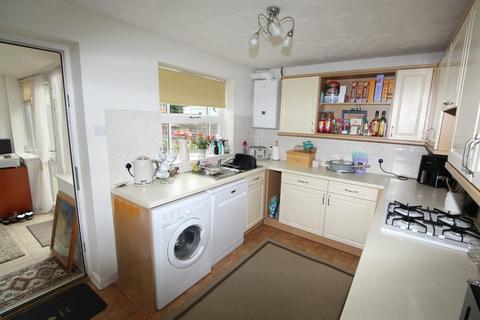 28 Azalea Close, Lutterworth, LE17 4FR