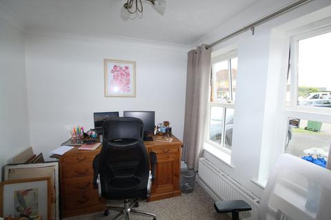 28 Azalea Close, Lutterworth, LE17 4FR
