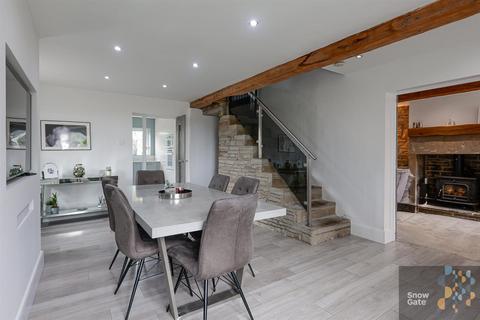 3 bedroom cottage for sale, Town Moor Lane, Huddersfield HD4