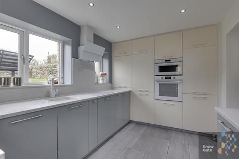 3 bedroom cottage for sale, Town Moor Lane, Huddersfield HD4