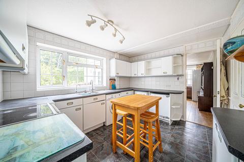 18 Park Close, Oakley, Basingstoke, RG23 7LE