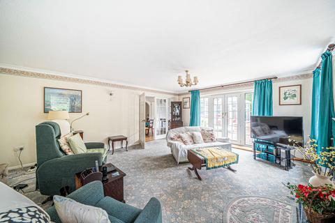 18 Park Close, Oakley, Basingstoke, RG23 7LE