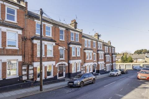 2 bedroom flat to rent, Theatre Street, London, SW11
