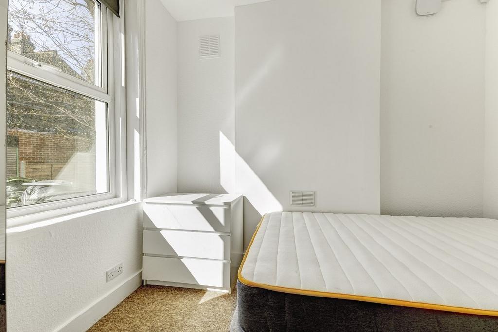 Flat 5  5 Theatre Rd