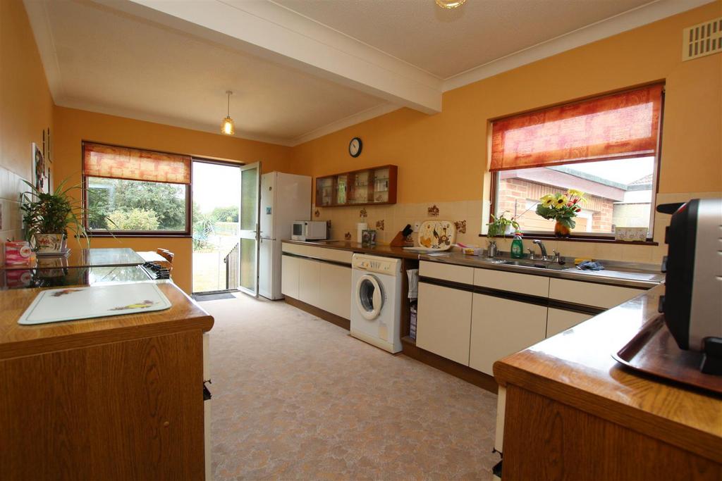 Kitchen / Breakfast Room