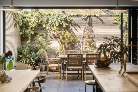 122 Glengall Road, London, NW6 7HH