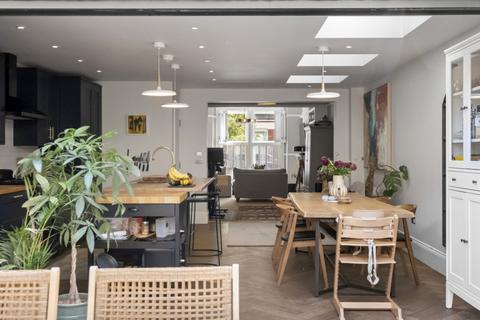 122 Glengall Road, London, NW6 7HH