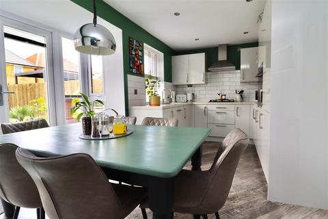 3 bedroom detached house for sale, Blenheim Avenue, Brough