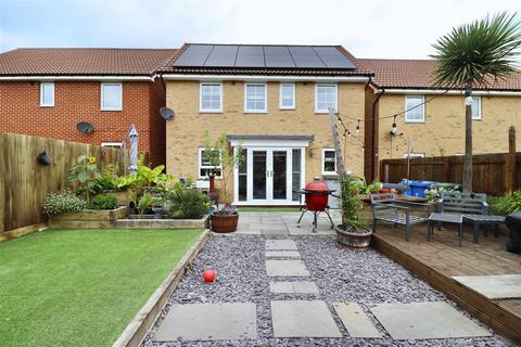 3 bedroom detached house for sale, Blenheim Avenue, Brough