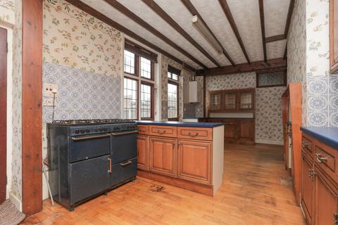 5 bedroom detached house for sale, Kingsgate Avenue, Broadstairs, Kent, CT10