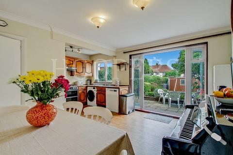 118 Warren Road, London, NW2 7NJ