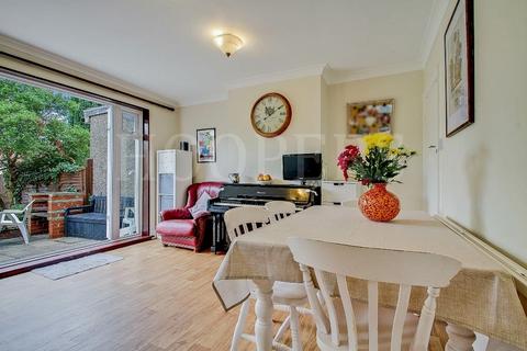118 Warren Road, London, NW2 7NJ