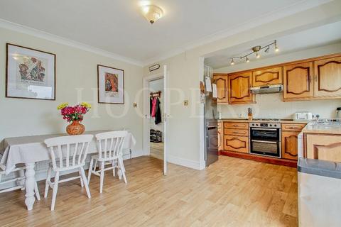 118 Warren Road, London, NW2 7NJ