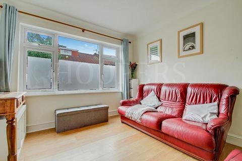 118 Warren Road, London, NW2 7NJ
