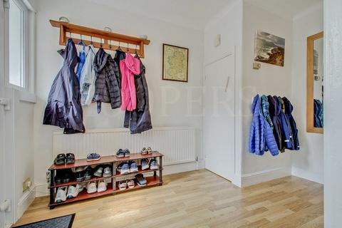 118 Warren Road, London, NW2 7NJ