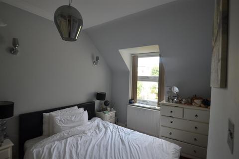 1 bedroom flat for sale, Madeley Road, Ealing W5