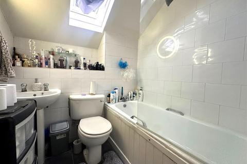 1 bedroom flat for sale, Hagden Lane, Watford WD18