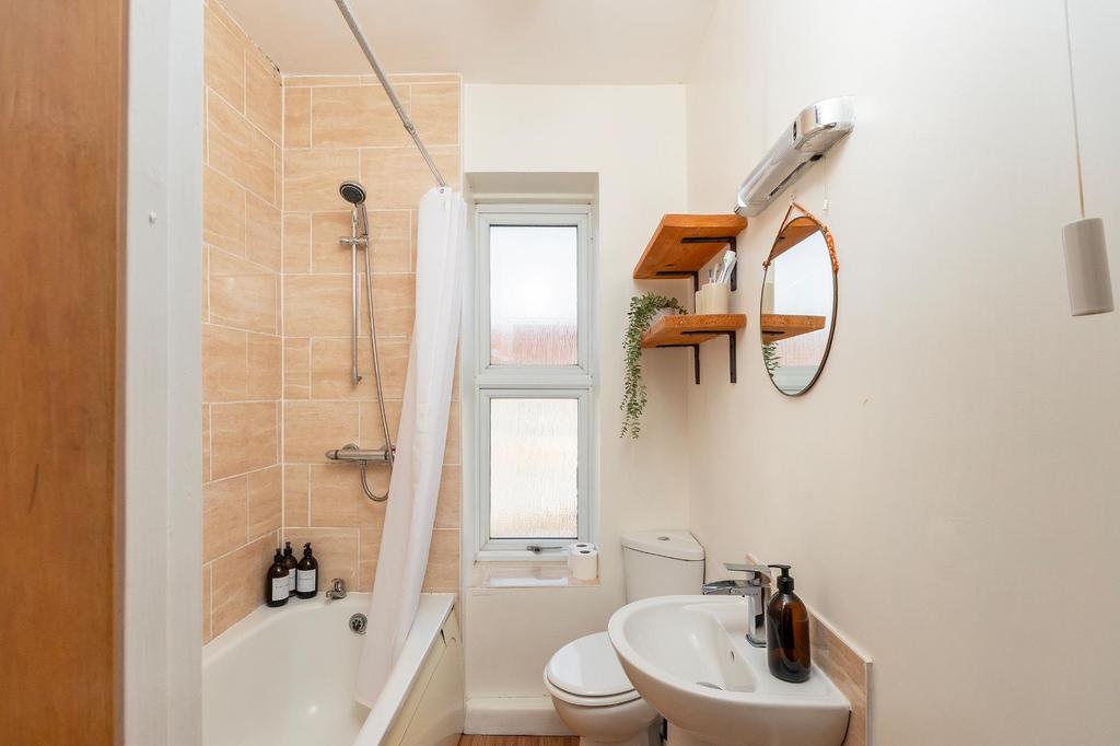 1 B1 R6 BN - Bathroom B.jpg