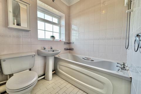 28 Barrians Way, Barry, CF62 8JG