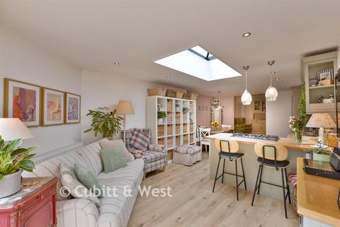 2 bedroom semi-detached house for sale, New North Road, Reigate RH2