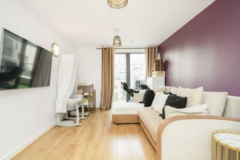 1 bedroom flat for sale, Turner Street, London E16