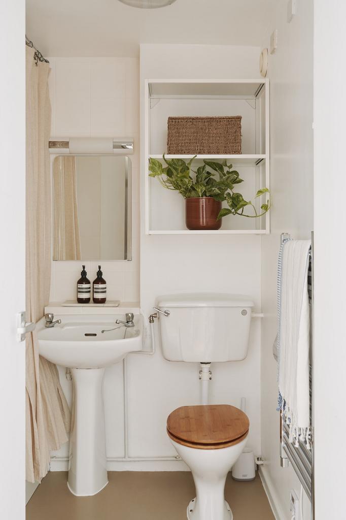 306774 - edited Loo Holmbury.jpg