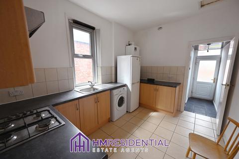 3 bedroom flat for sale, Wingrove Gardens, Fenham NE4