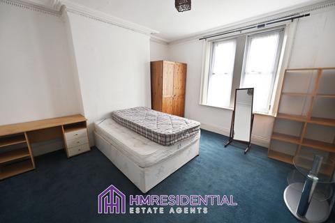 3 bedroom flat for sale, Wingrove Gardens, Fenham NE4