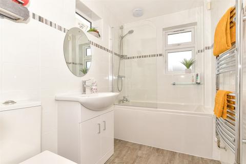 8 Woodview Rise, Rochester, ME2 3RP