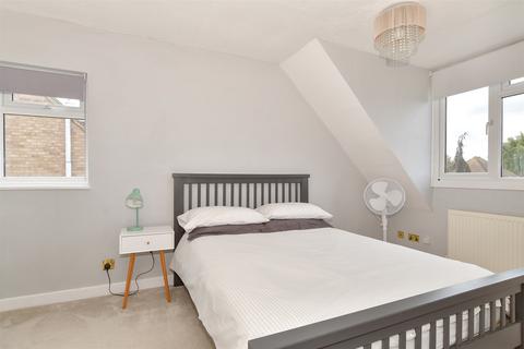 8 Woodview Rise, Rochester, ME2 3RP
