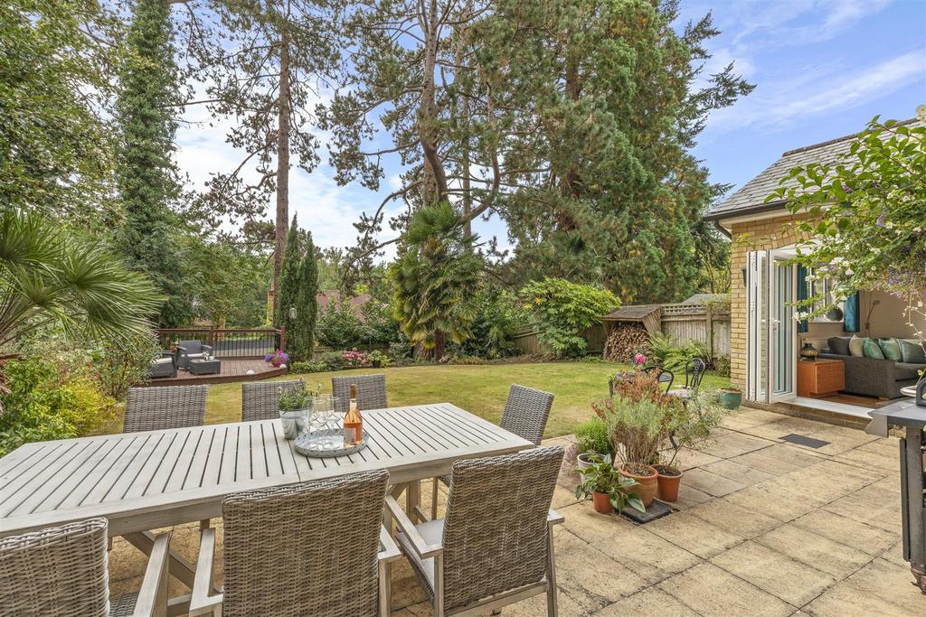 28 De Havilland Drive, HP15 7 FP-18.jpg