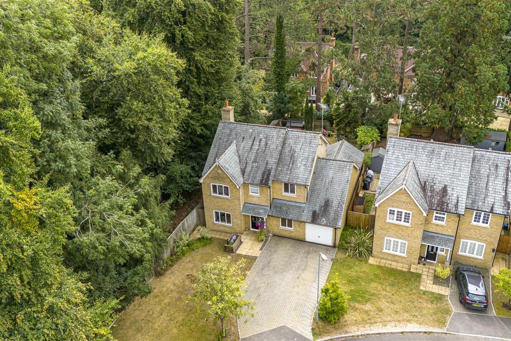 28 De Havilland Drive, HP15 7 FP Drone-2.jpg