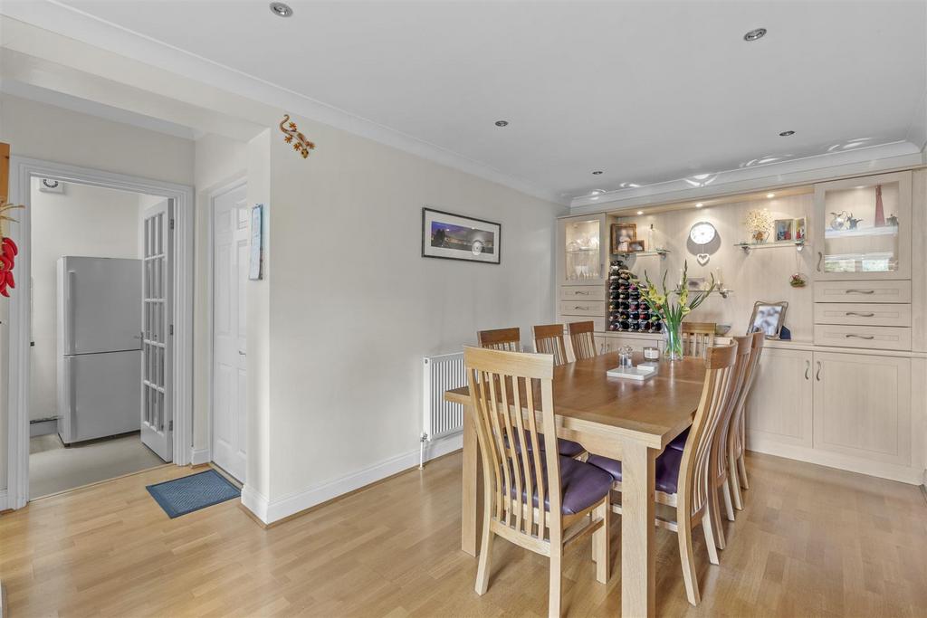 28 De Havilland Drive, HP15 7 FP-16.jpg