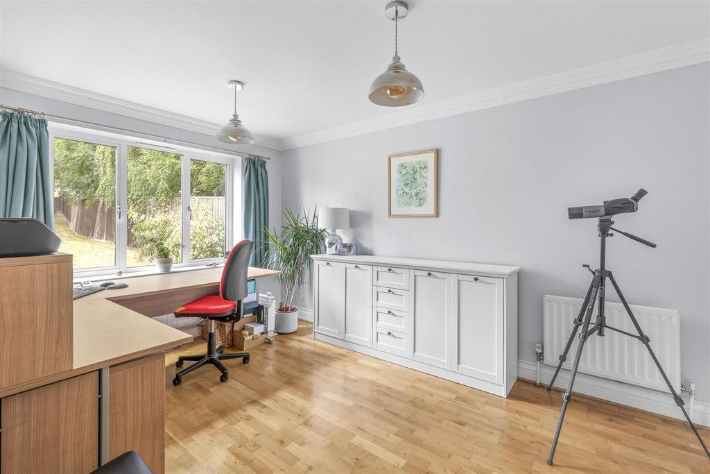 28 De Havilland Drive, HP15 7 FP-9.jpg