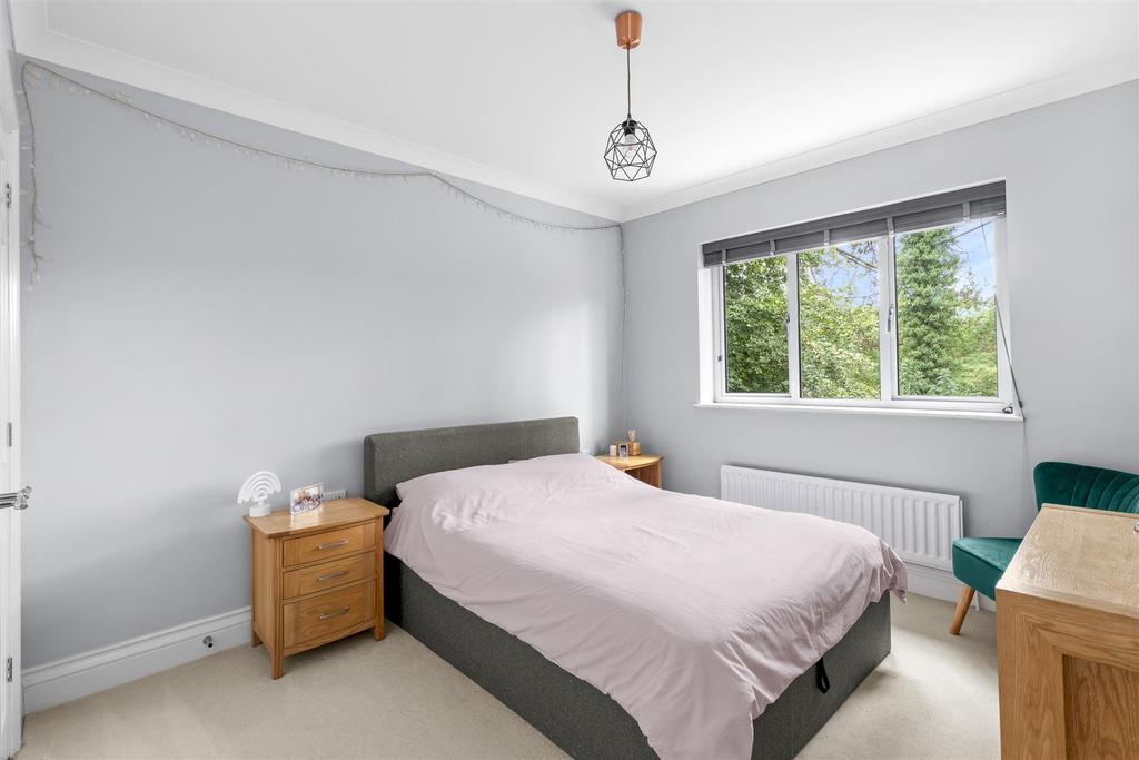 28 De Havilland Drive, HP15 7 FP-4.jpg