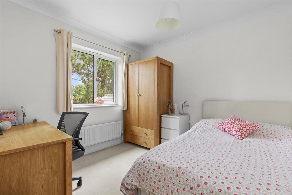 28 De Havilland Drive, HP15 7 FP-1.jpg