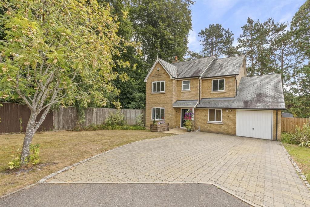28 De Havilland Drive, HP15 7 FP-23.jpg